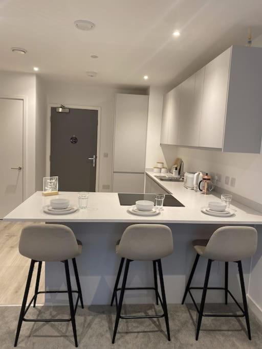 Modern Trafford 1Br Apartment-Free Parking-Cinema Room Manchester Zewnętrze zdjęcie