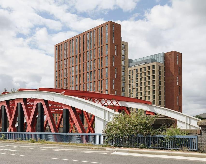 Modern Trafford 1Br Apartment-Free Parking-Cinema Room Manchester Zewnętrze zdjęcie