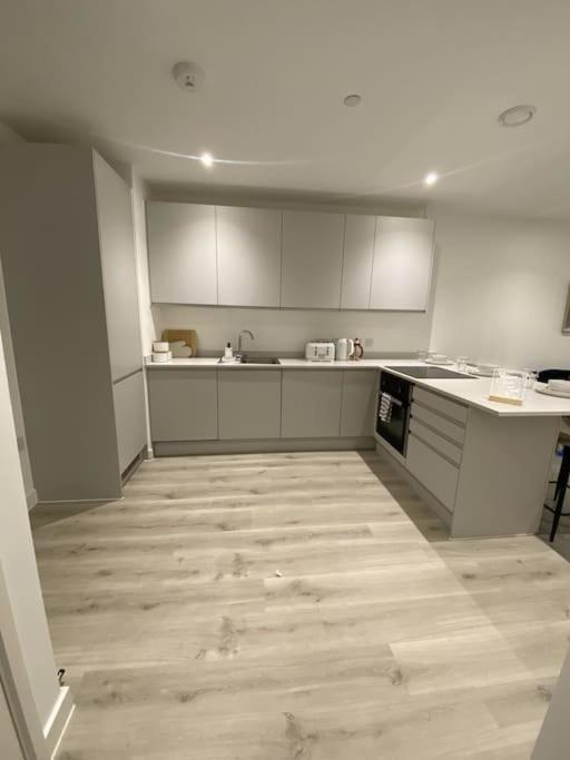 Modern Trafford 1Br Apartment-Free Parking-Cinema Room Manchester Zewnętrze zdjęcie